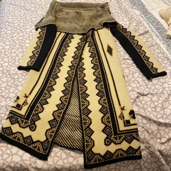 Sweater - Picture 1 of 5